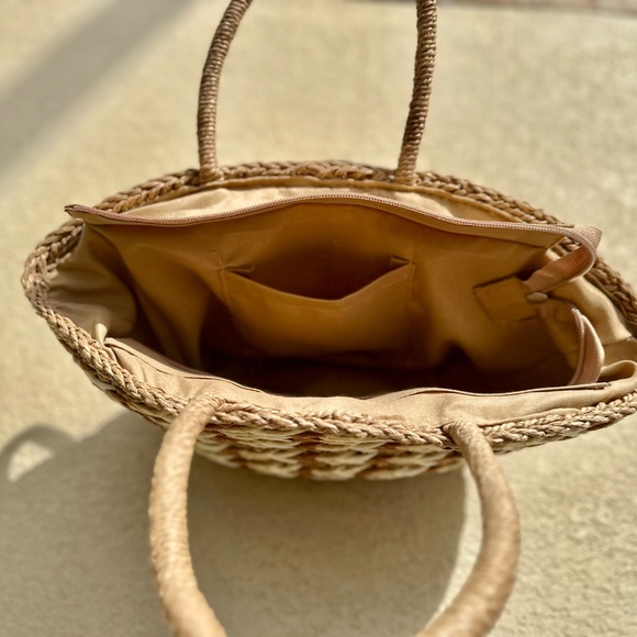 Woven Loop Handle Basket Tote - Picture 7 of 8